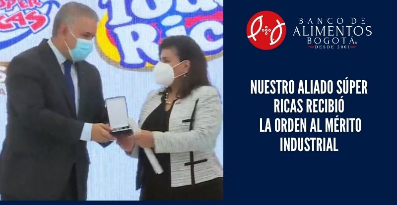 Súper Ricas recibe la orden al merito industrial